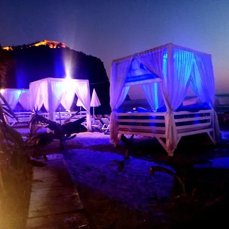 Earthquake S-a-f-e! 24h Open! All Included And Beautiful Private Only 100 Meters To Cleopatra Beach 14 With Umbrellas, Own Fast And Stable Wifi, Barbecue, Balcony, Smart Tv, Table Games, Rent A Car, Travel Agency, Real Estate, No Additional Lejlighed Alanya