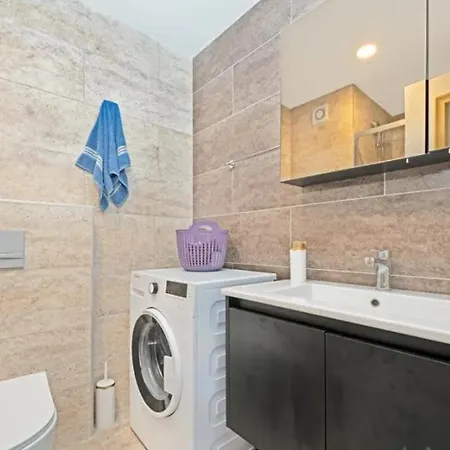 Earthquake S-a-f-e! 24h Open! All Included And Beautiful Private Only 100 Meters To Cleopatra Beach 14 With Umbrellas, Own Fast And Stable Wifi, Barbecue, Balcony, Smart Tv, Table Games, Rent A Car, Travel Agency, Real Estate, No Additional Alanya